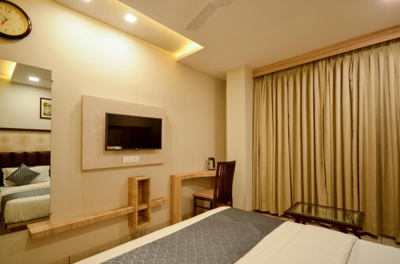 Hotel Repose Ahmedabad Exterior foto