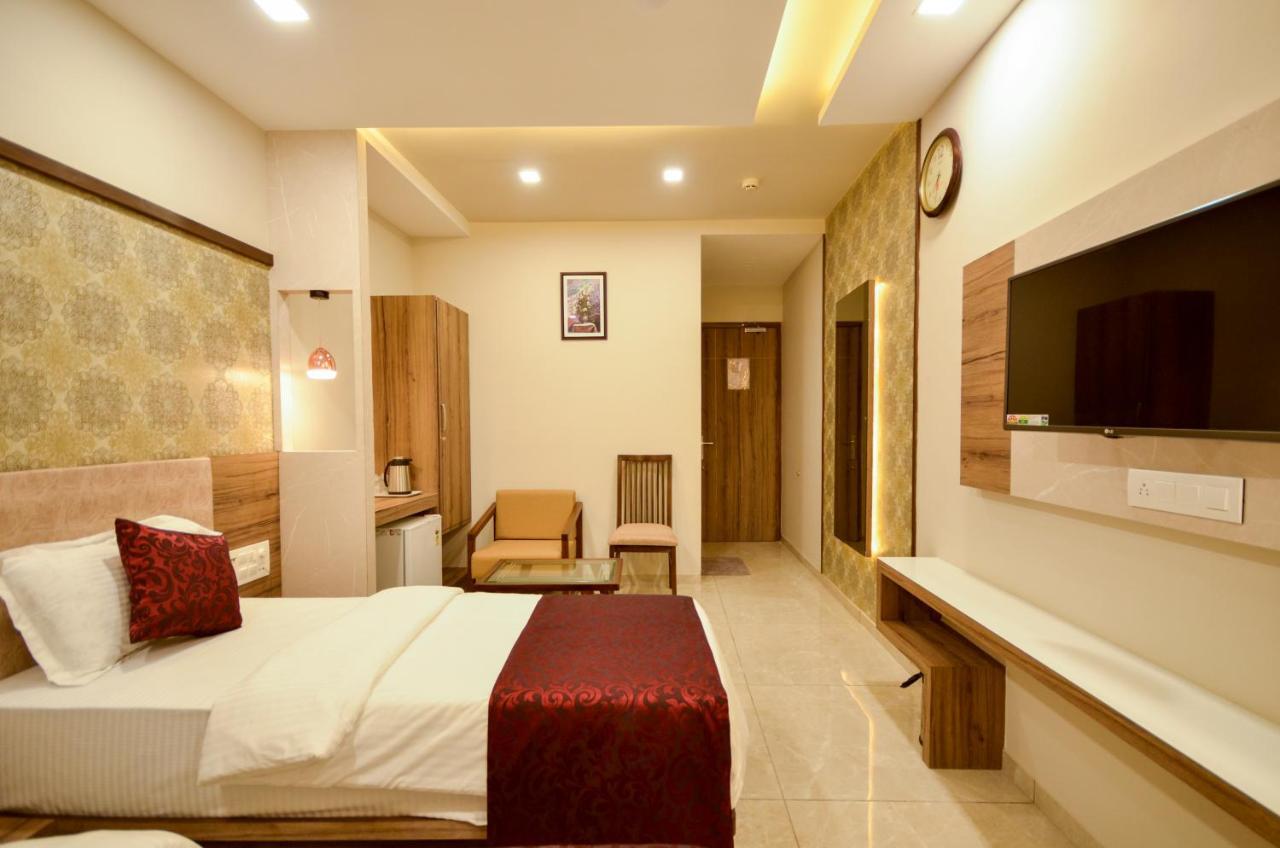 Hotel Repose Ahmedabad Exterior foto