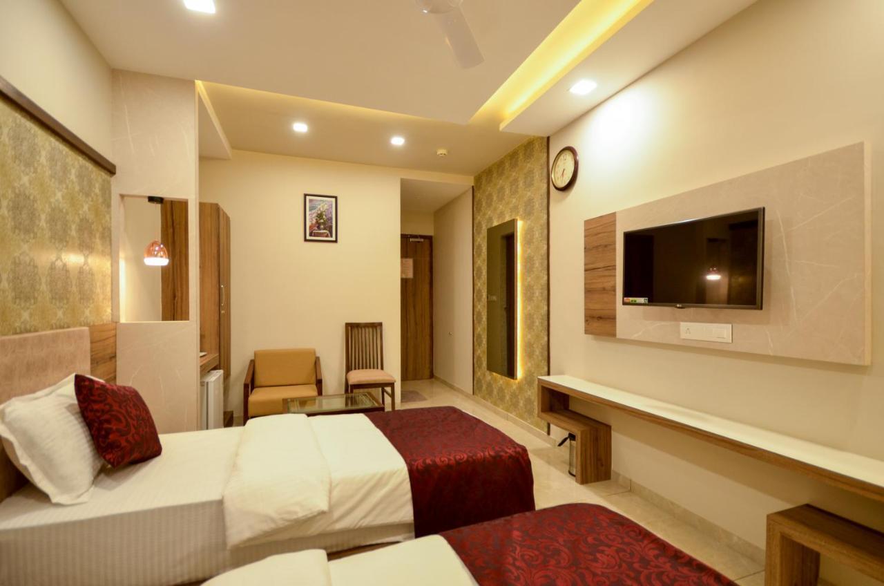 Hotel Repose Ahmedabad Exterior foto
