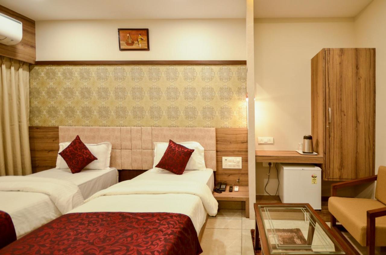 Hotel Repose Ahmedabad Exterior foto